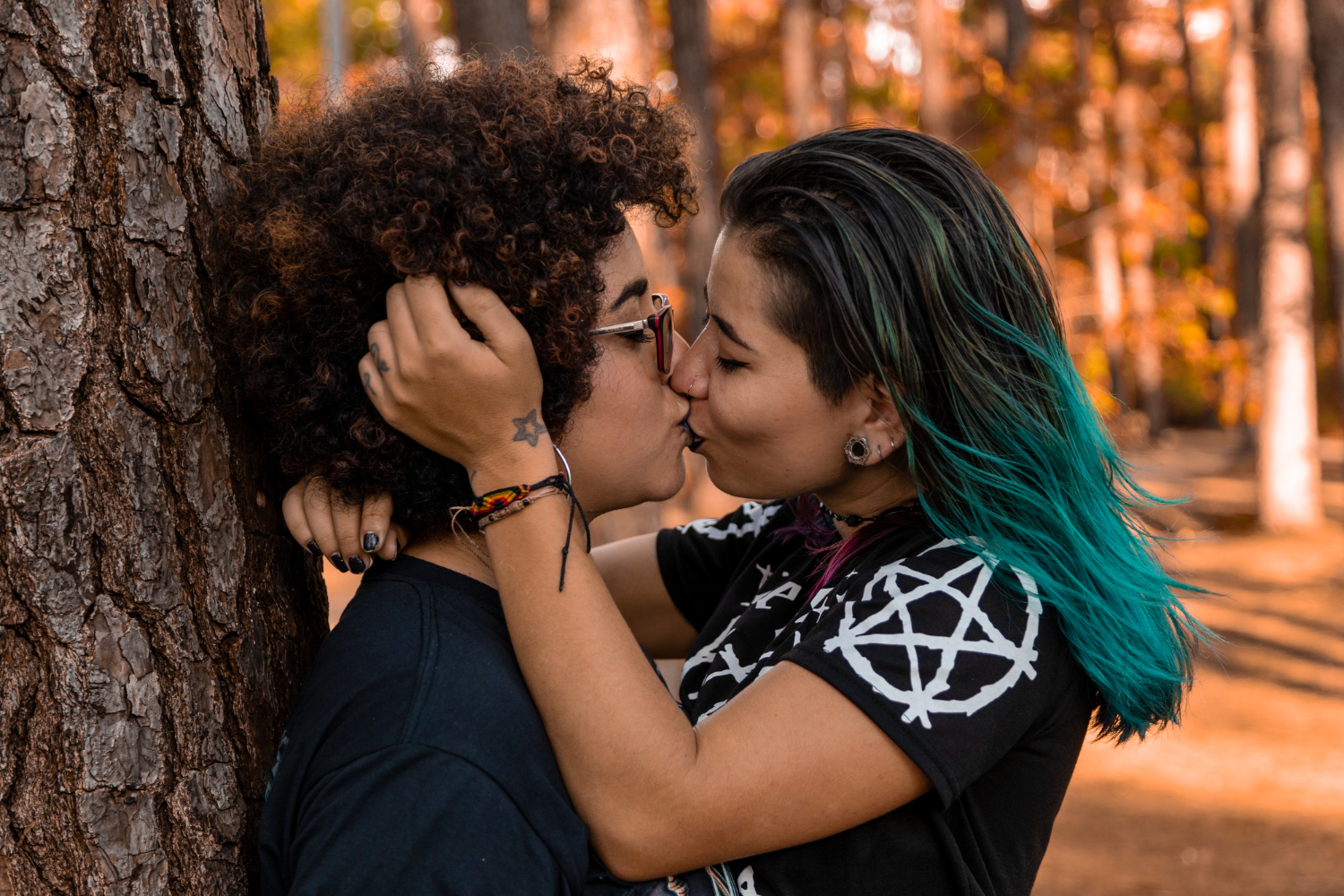 Trouver l’amour au sein de la communauté lgbtq+: conseils pour des rencontres spécifiques et authentiques
